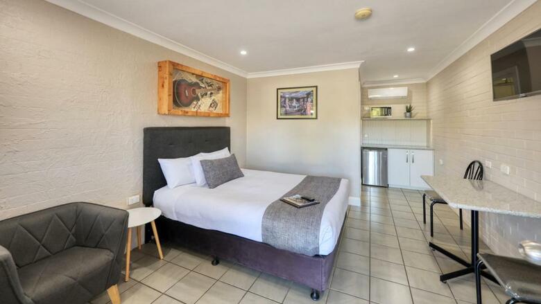 Country Leisure Motor Inn