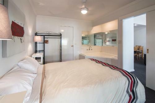 Hotel Bayshore Beachside Resort