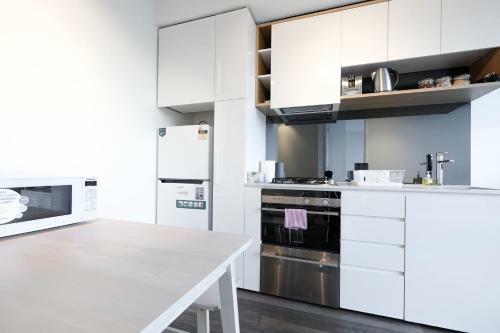 Mono Apartments On La Trobe Street