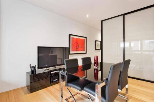 R11s 2br Darlinghurst - Uptown Apartments