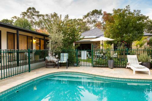 Courtsidecottage Bed And Breakfast