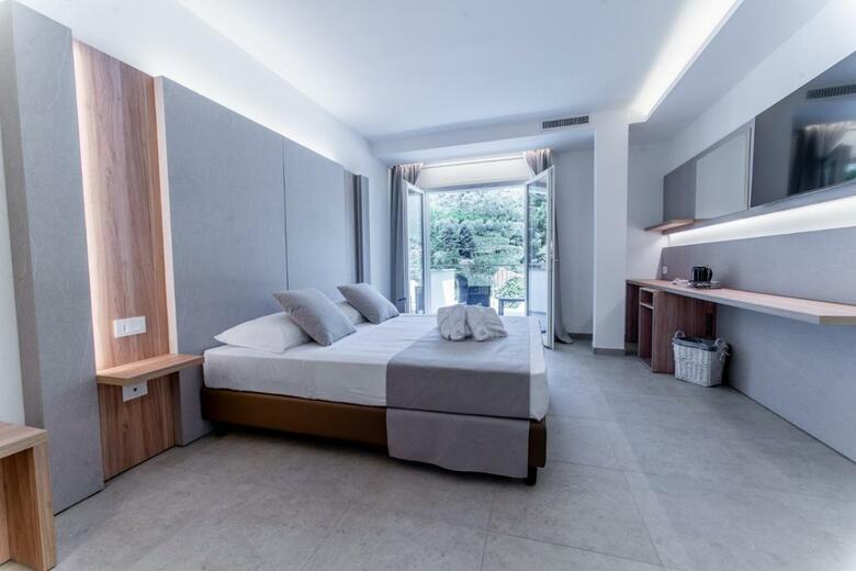 Hotel Lago Bin
