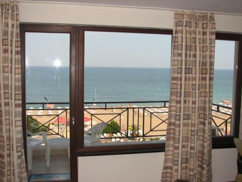 Apartamentos Sea View Rental Front Beach