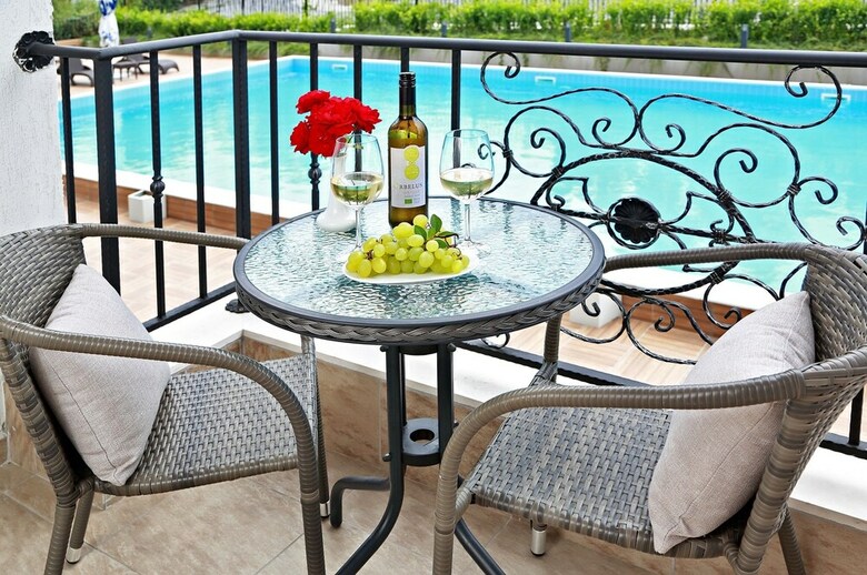 White Rock Castle Suite Hotel & Spa