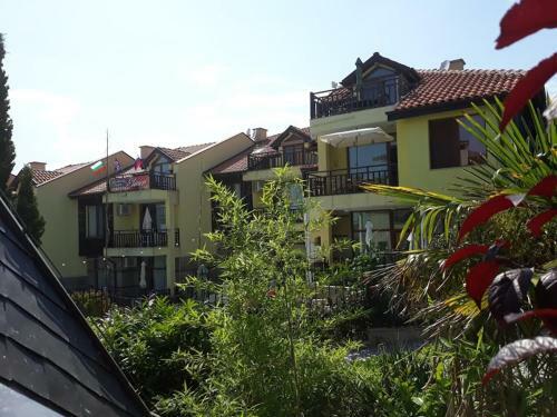 Apartments Elinor Budzhaka