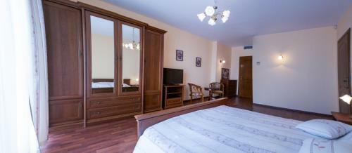 Port Palace Apartments