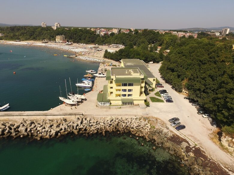 Marina Hotel