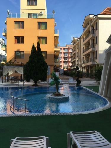 Emerald Paradise Apartments Complex