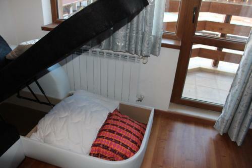 Lazykey Suites - Cozy Apartment With Mountain View