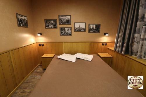 City Hotel