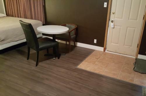 Centennial Motel