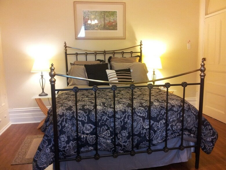 Bed & Breakfast Gingerbread Manor