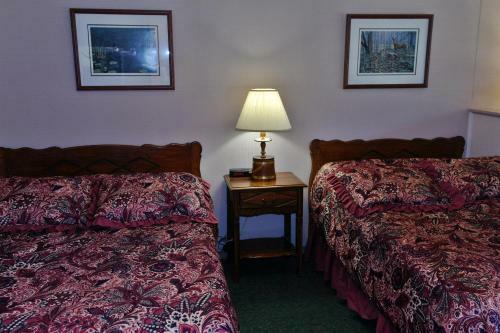 Colonial 900 Motel