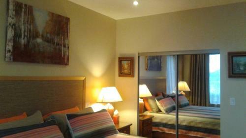 Above Naramata Bed & Breakfast