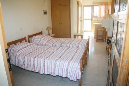 Niki Court Holiday Apartments