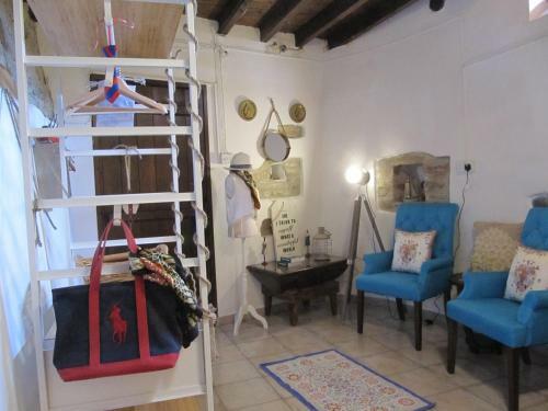 Posada Stratos Artdeco House