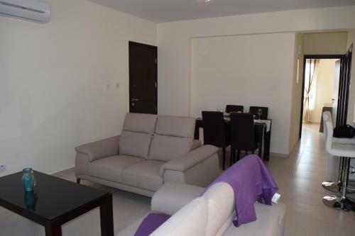 Zephyros Apartment