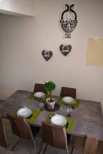 Zephyros Apartment