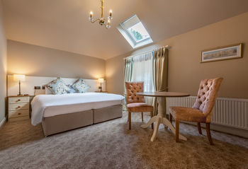 Woodenbridge Hotel & Lodge