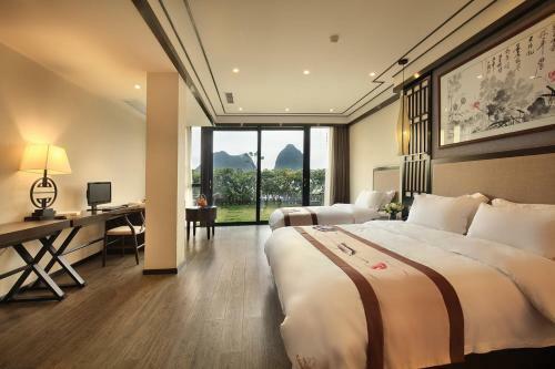 Hotel Peach Blossom River Resort