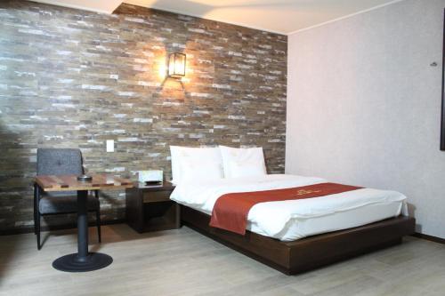 E Business Hotel