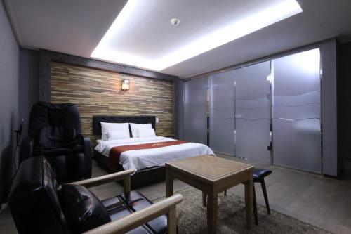 E Business Hotel