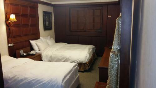 Gunsan River Hill Tourist Hotel