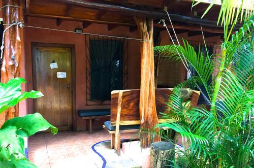 Hostal Tico Adventure Lodge