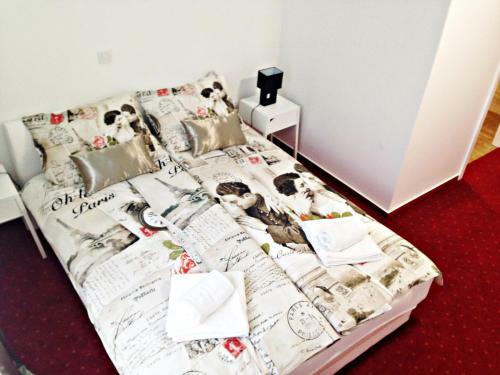 Hostal Red Carpet Apartments & Rooms