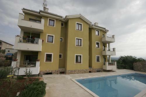 Apartments Salati?