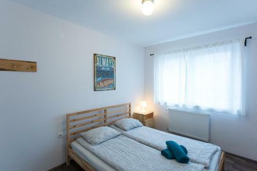 Falling Lakes Hostel