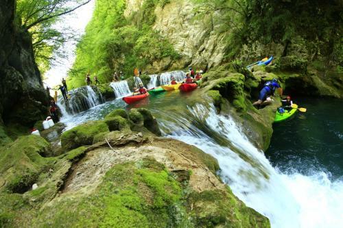 Falling Lakes Hostel
