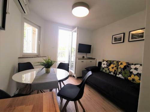 Apartments Vedrana 2423