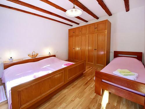 Ladeti 30 St. Home