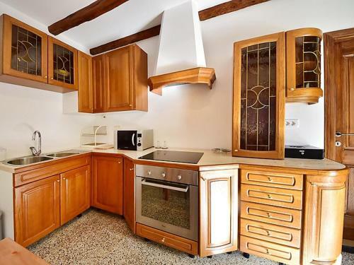 Ladeti 30 St. Home