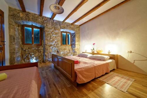 Ladeti 30 St. Home