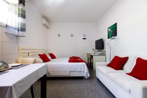 Hostal Ark Beach Apartments