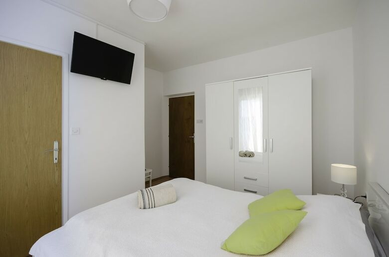 Hostal Rooms Marica
