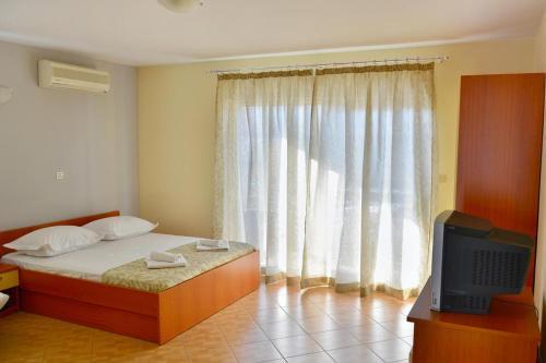 Apartments With A Parking Space Makarska - 6720