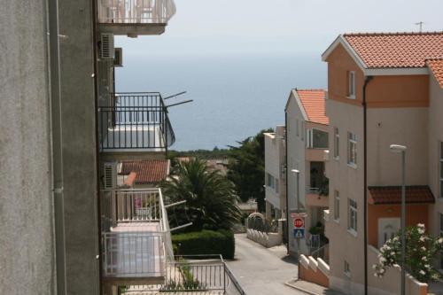 Apartments With A Parking Space Makarska - 6720