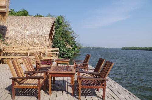 Hotel Bamboo Bungalow
