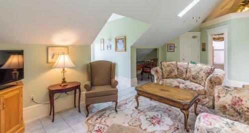 Posada Chipman Hill Suites - Senator Dever House