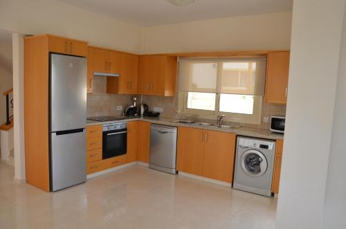 Anthorina Villa 8