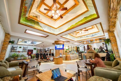 Zhangjiajie Exotic Style Hotel
