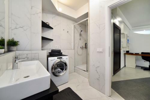 Mach Apartments