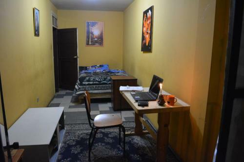 Albergue Latinos Brothers House