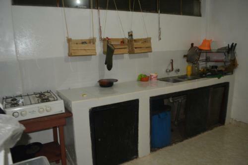 Albergue Latinos Brothers House
