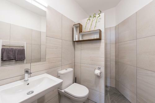 Barok Hotel And Apartments
