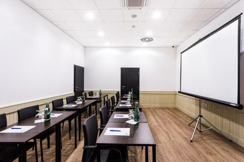 Barok Hotel And Apartments