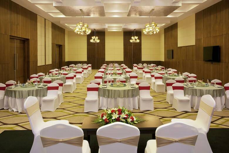 Hotel Muthoot Plaza